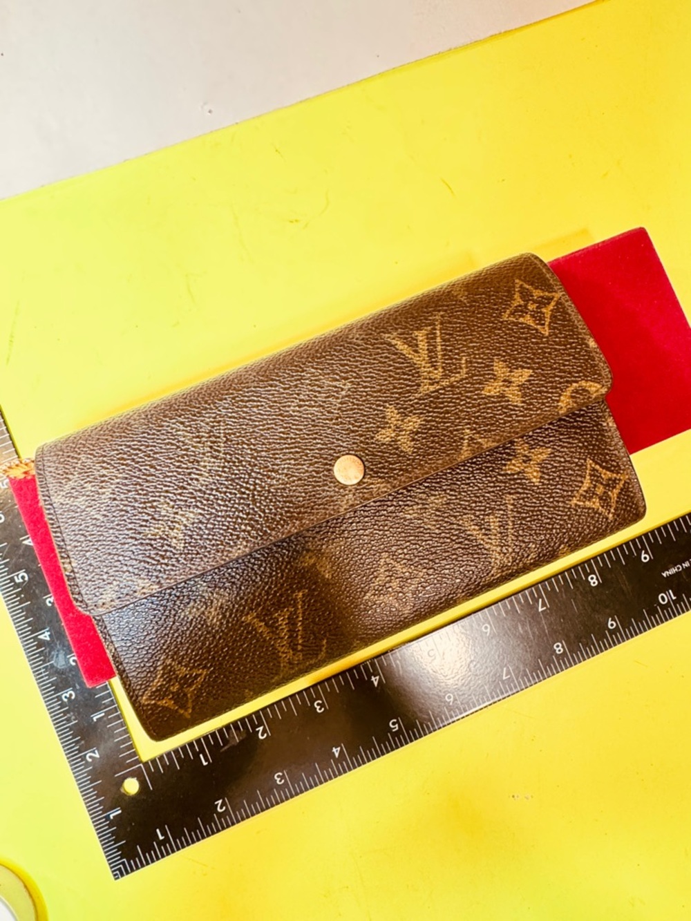 Louis Vuitton Monogram Sarah Long bifold Chain Wallet. - Picture 7 of 13